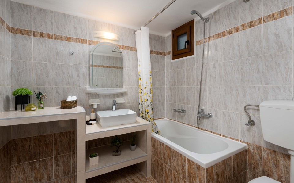 Plethora 2 Homes  (1-8 pax)