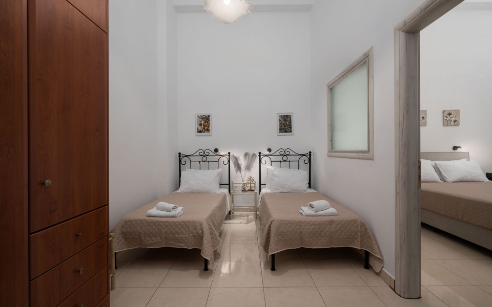 Plethora 2 Homes  (1-8 pax)