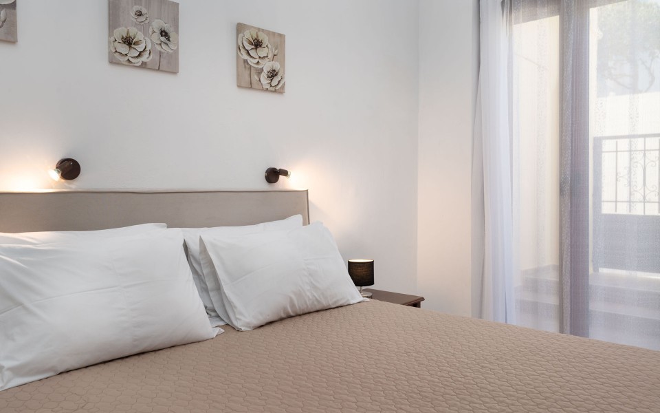 Plethora 2 Homes  (1-8 pax)