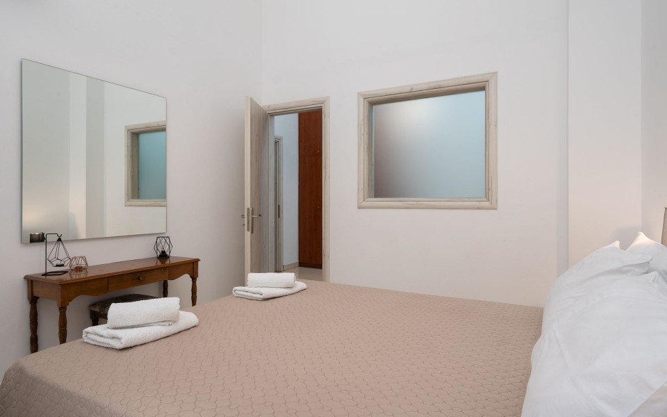 Plethora 2 Homes  (1-8 pax)