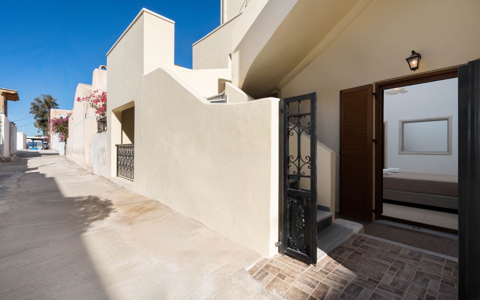 Plethora 2 Homes  (1-8 pax)