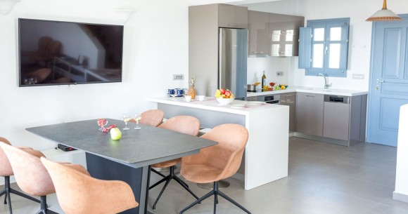 (1-11 pax) Luxe Maroussi Villas with Prive Pool & Elevator