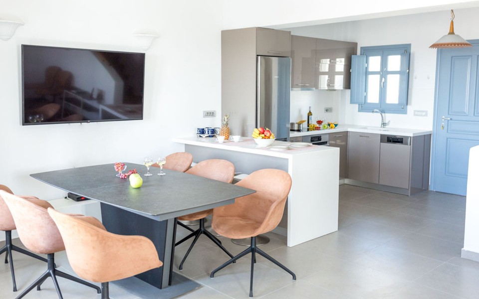 (1-11 pax) Luxe Maroussi Villas with Prive Pool & Elevator