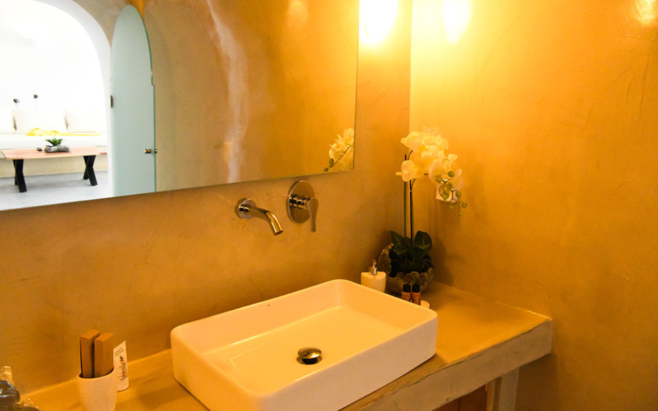 Luxe Efis Home – Villa 2 | Sea View & Private Jacuzzi