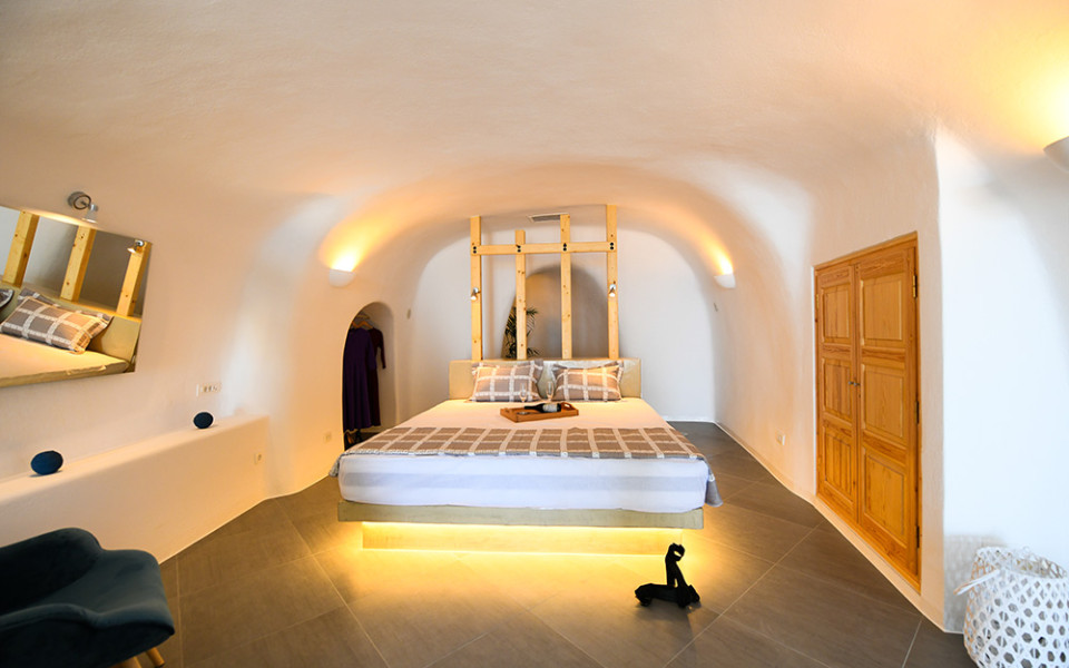 Luxe Efis Home – Villa 2 | Sea View & Private Jacuzzi