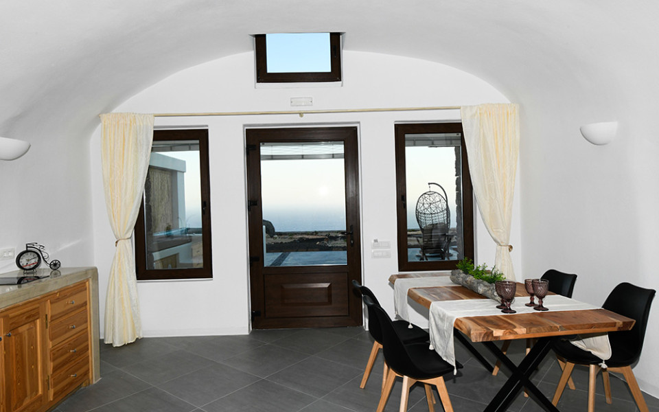 Luxe Efis Home – Villa 2 | Sea View & Private Jacuzzi