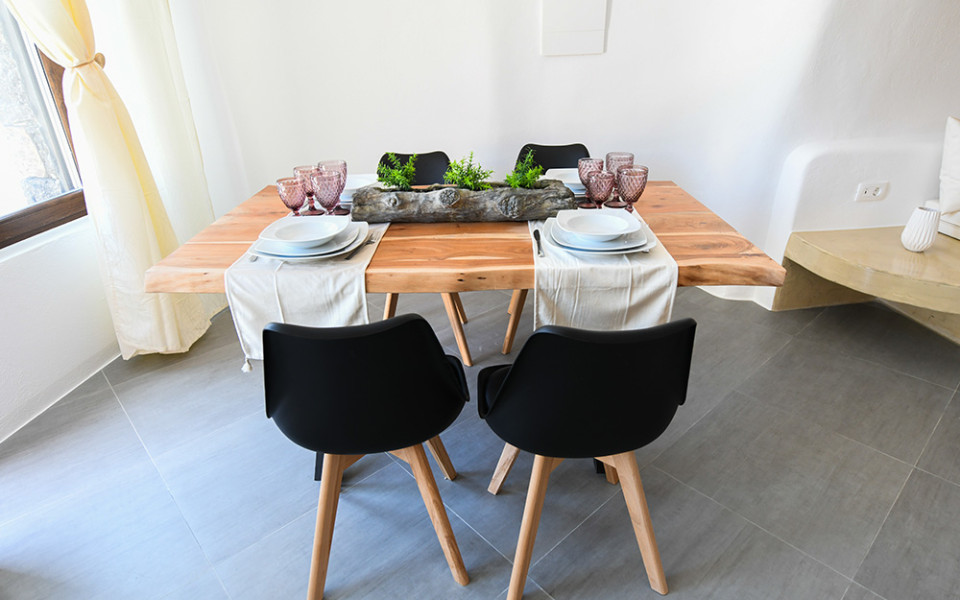 Luxe Efis Home – Villa 2 | Sea View & Private Jacuzzi