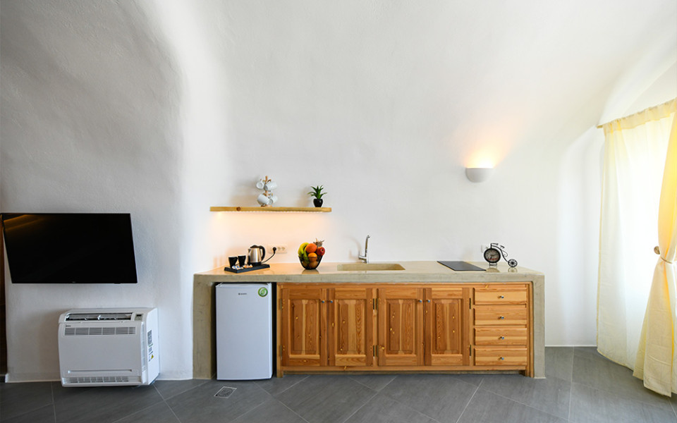 Luxe Efis Home – Villa 2 | Sea View & Private Jacuzzi