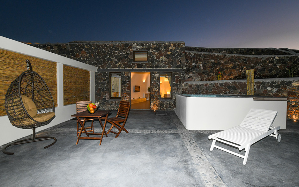 Luxe Efis Home – Villa 3 | Sea View & Private Jacuzzi