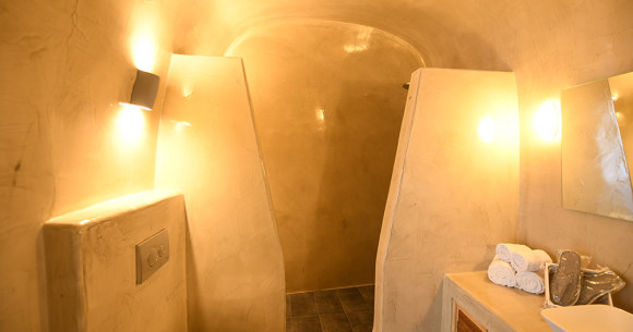 Luxe Efis Home – Villa 3 | Sea View & Private Jacuzzi