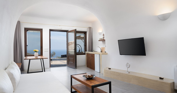 Luxe Efis Home – Villa 4 | Sea View & Private Jacuzzi