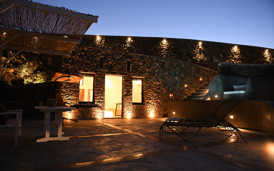 Luxe Efis Home – Villa 4 | Sea View & Private Jacuzzi