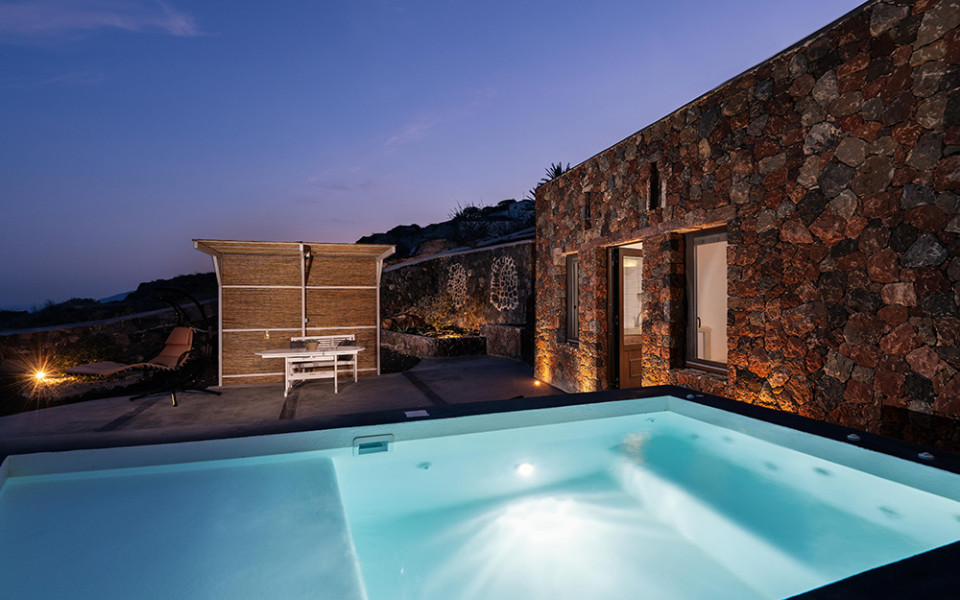 Luxe Efis Home – Villa 4 | Sea View & Private Jacuzzi