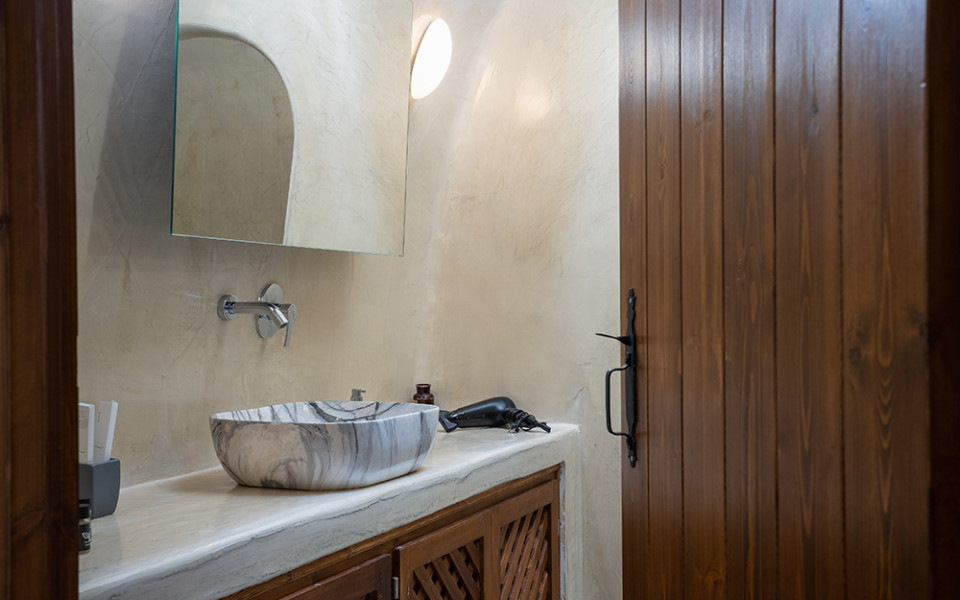 Luxe Efis Home – Villa 4 | Sea View & Private Jacuzzi