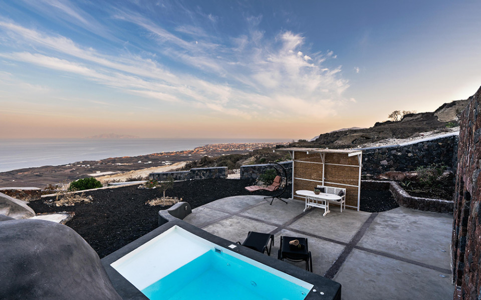 Luxe Efis Home – Villa 4 | Sea View & Private Jacuzzi