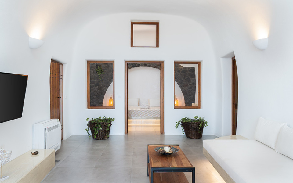 Luxe Efis Home – Villa 4 | Sea View & Private Jacuzzi