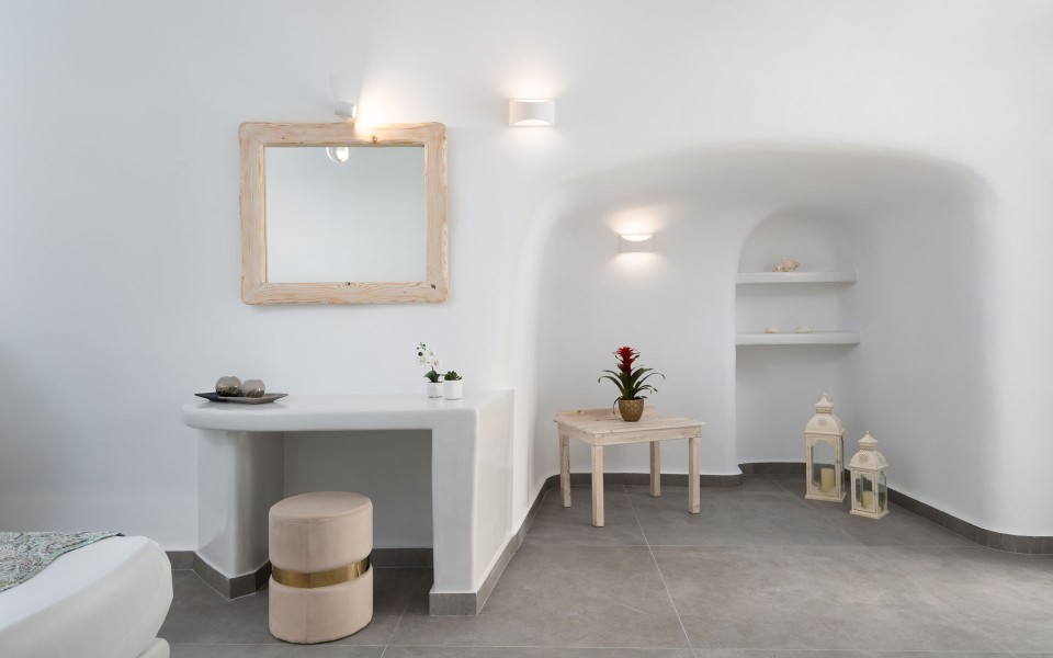 NEW Lux Yiota Collection Suite 1 & Prive Jacuzzi