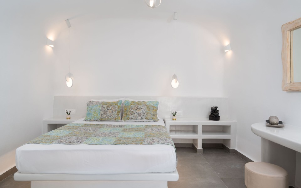 NEW Lux Yiota Collection Suite 1 & Prive Jacuzzi