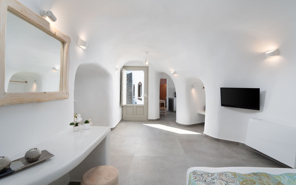 NEW Lux Yiota Collection Suite 1 & Prive Jacuzzi