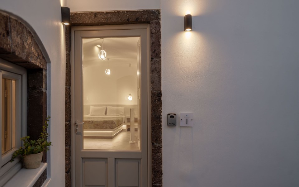 NEW Lux Yiota Collection Suite 1 & Prive Jacuzzi