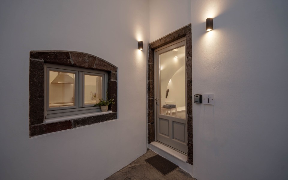 NEW Lux Yiota Collection Suite 1 & Prive Jacuzzi