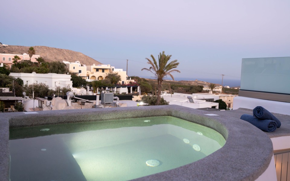 NEW Lux Yiota Collection Suite 2 & Prive Jacuzzi