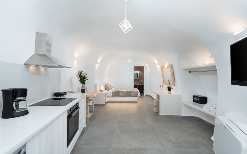 NEW Lux Yiota Collection Suite 3 & Prive Jacuzzi