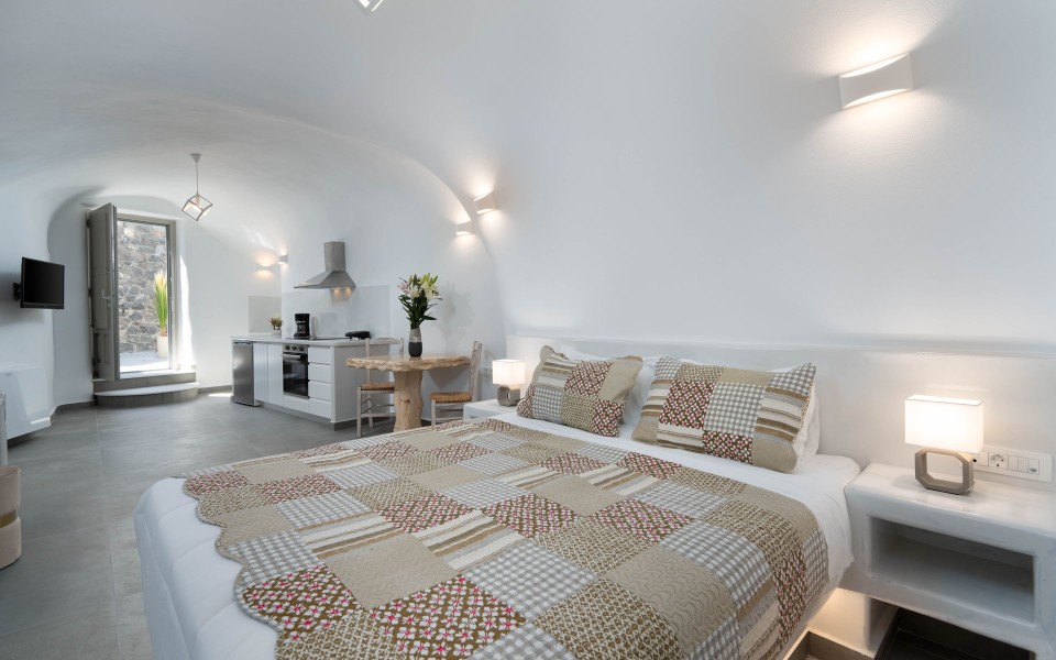 NEW Lux Yiota Collection Suite 3 & Prive Jacuzzi