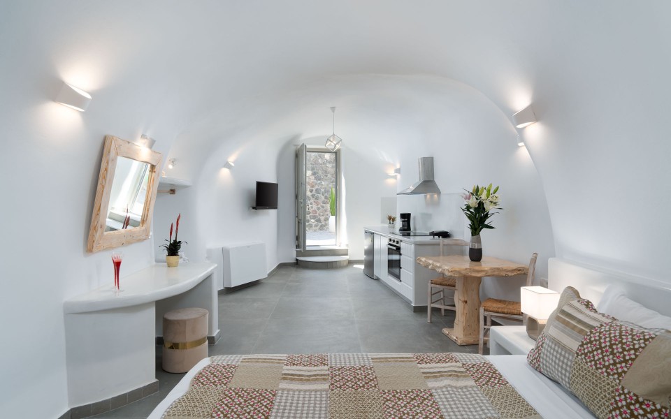 NEW Lux Yiota Collection Suite 3 & Prive Jacuzzi