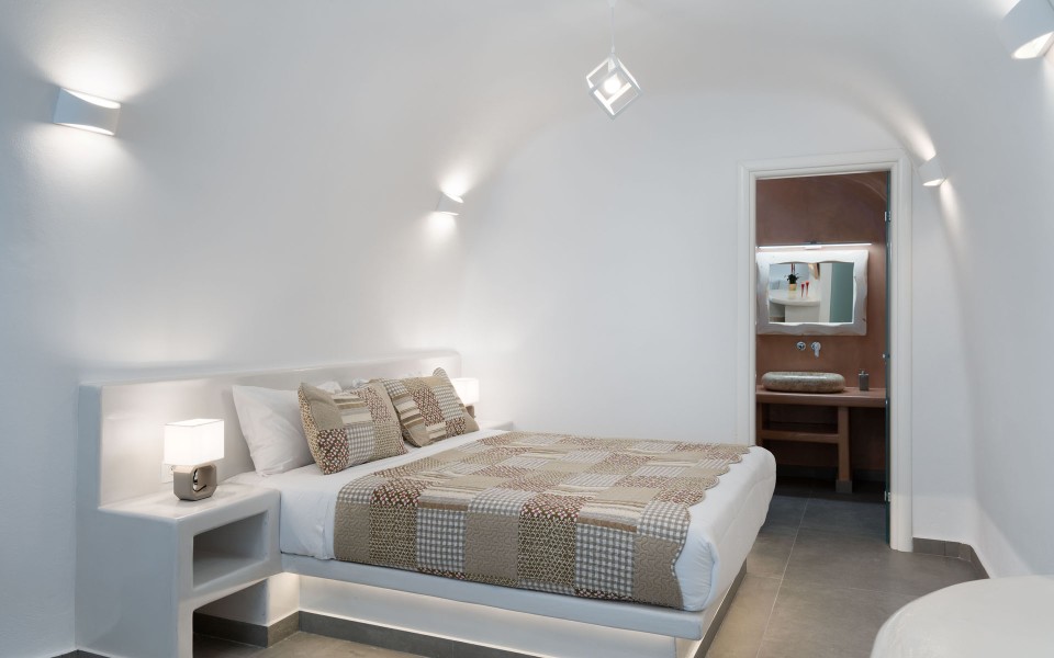 NEW Lux Yiota Collection Suite 3 & Prive Jacuzzi