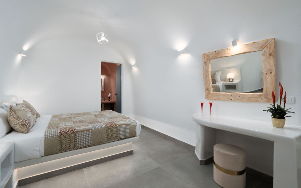 NEW Lux Yiota Collection Suite 3 & Prive Jacuzzi