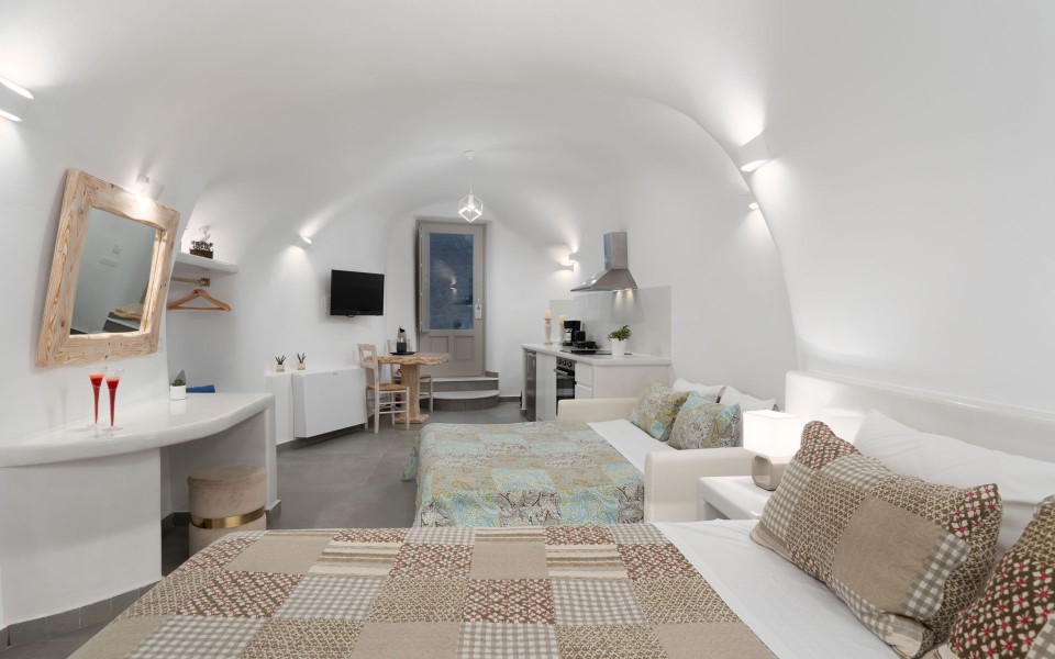 NEW Lux Yiota Collection Suite 3 & Prive Jacuzzi