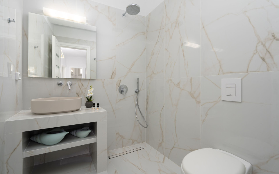 NEW Lux Yiota Collection Suite 4 & Prive Jacuzzi