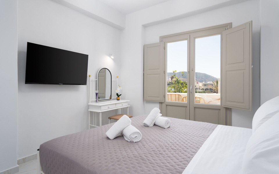 NEW Lux Yiota Collection Suite 4 & Prive Jacuzzi