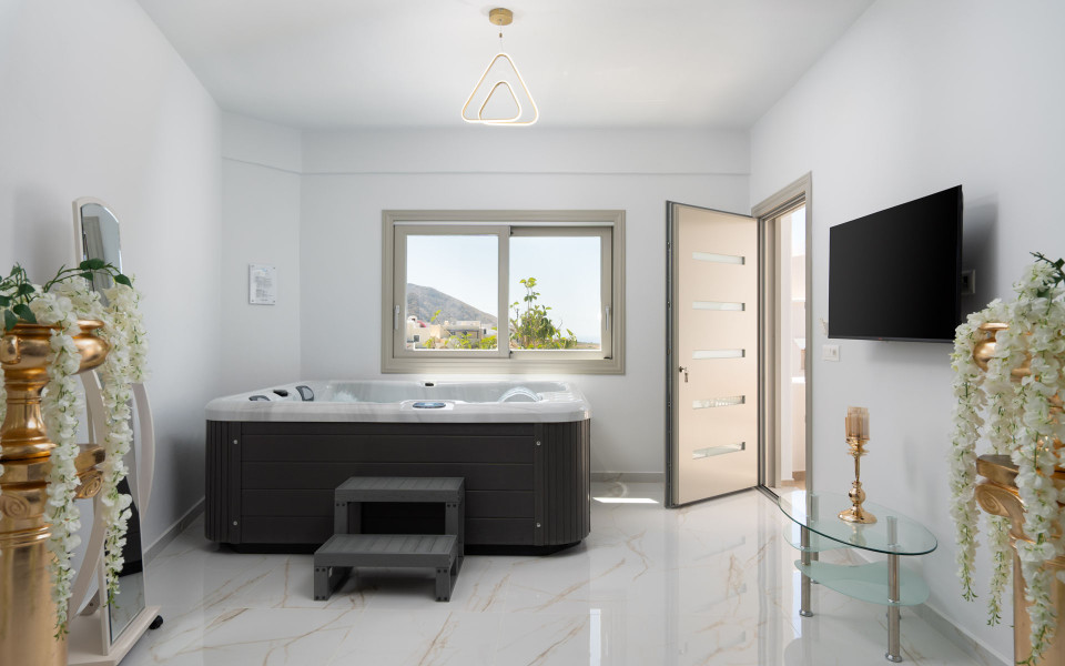 NEW Lux Yiota Collection Suite 4 & Prive Jacuzzi