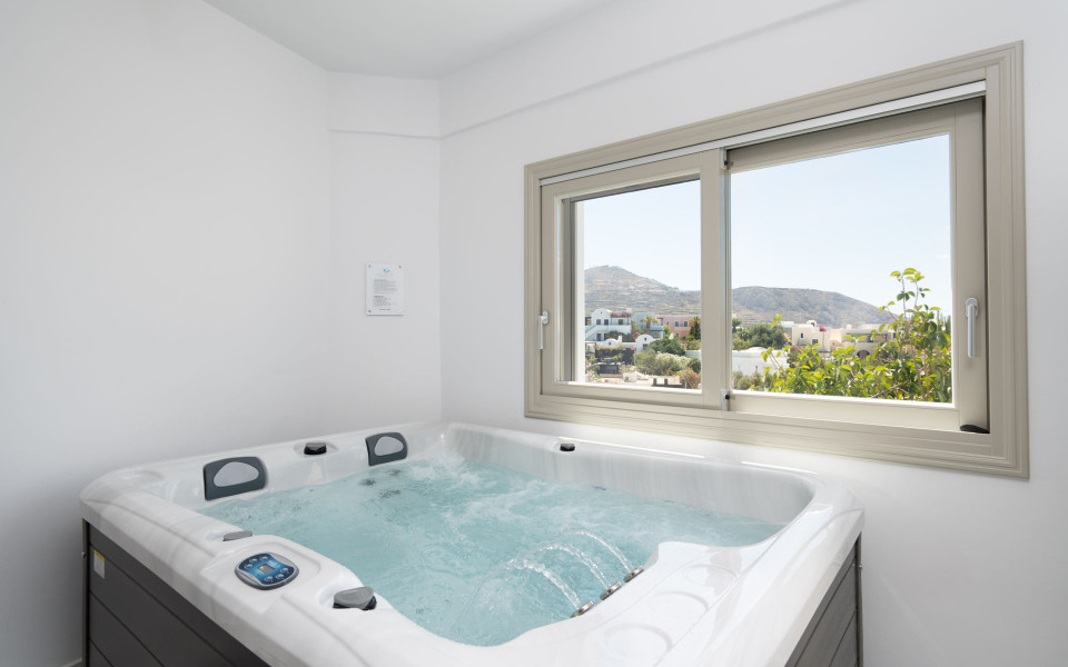 NEW Lux Yiota Collection Suite 4 & Prive Jacuzzi