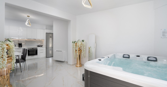 NEW Lux Yiota Collection Suite 4 & Prive Jacuzzi