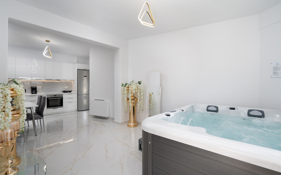 NEW Lux Yiota Collection Suite 4 & Prive Jacuzzi