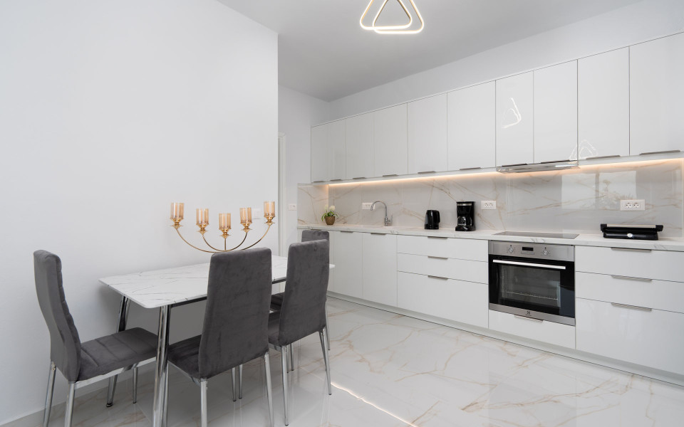 NEW Lux Yiota Collection Suite 4 & Prive Jacuzzi