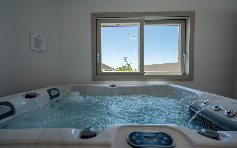 NEW Lux Yiota Collection Suite 4 & Prive Jacuzzi