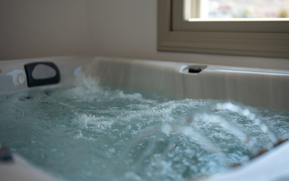 NEW Lux Yiota Collection Suite 4 & Prive Jacuzzi