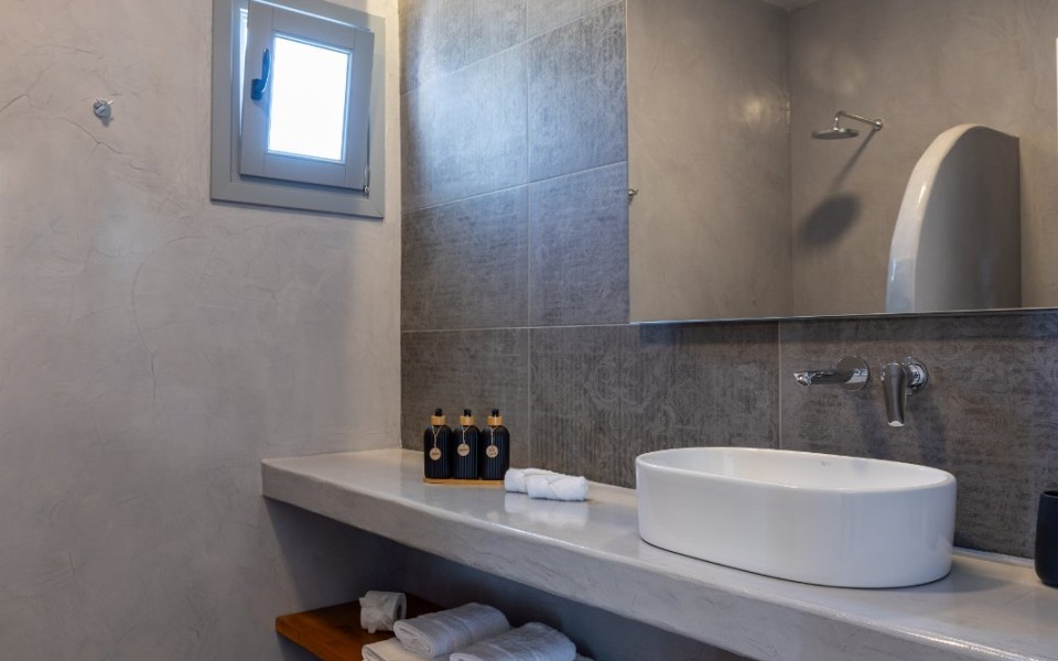 Suite 3: Bonsai Junior Suite with sea & pool view and pool access (1-2 pax)