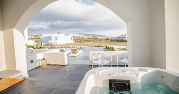 Suite 3: Bonsai Junior Suite with sea & pool view and pool access (1-2 pax)