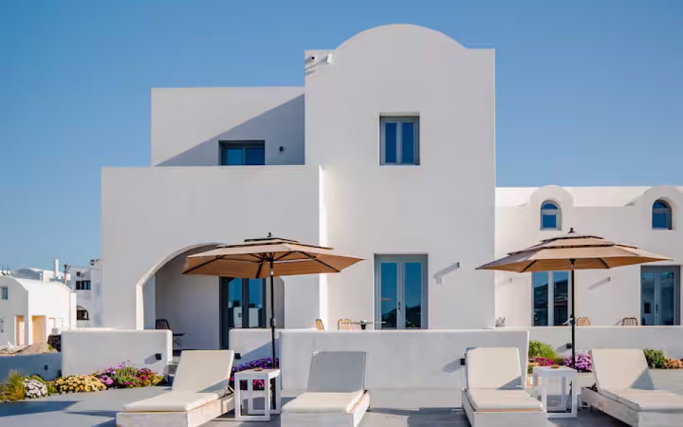 Suite 4: Bonsai Panoramic Apartment with private Jacuzzi and pool access (1-4 pax)