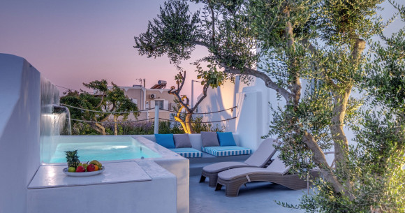 Majestic Sky Grey Suite with Private Grand Hot Tub