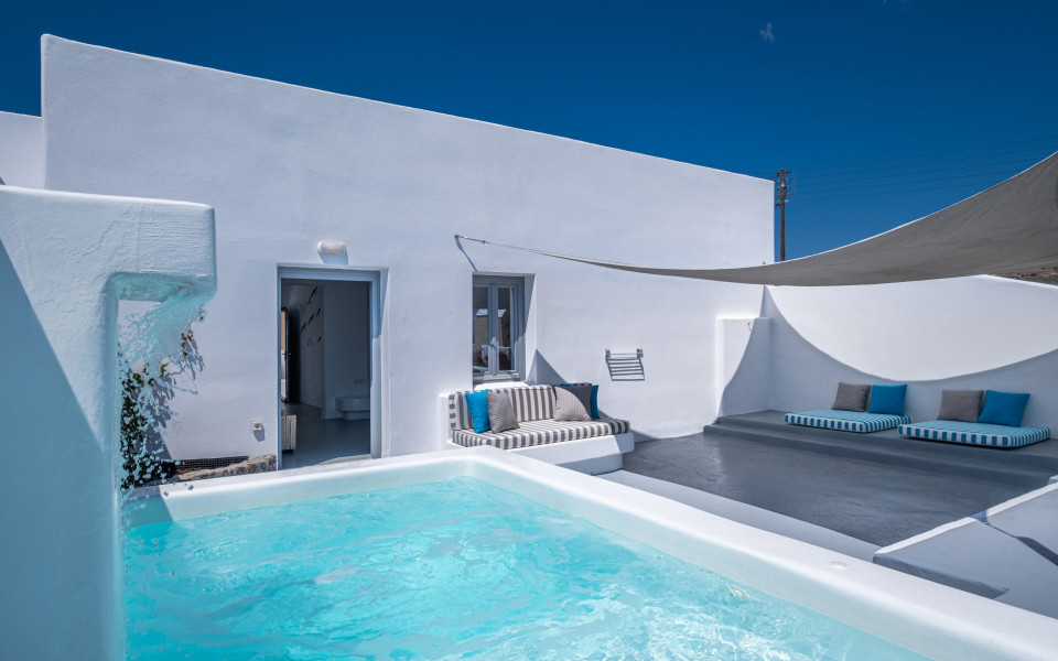 Majestic Sky Grey Suite with Private Grand Hot Tub