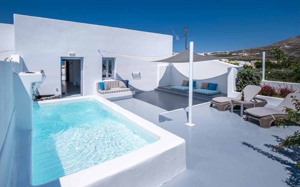 Majestic Sky Grey Suite with Private Grand Hot Tub