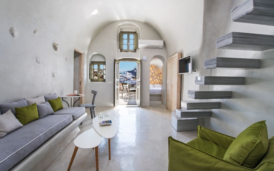 Rhenia’s Cave House & Prive Jaccuzzi & Caldera View