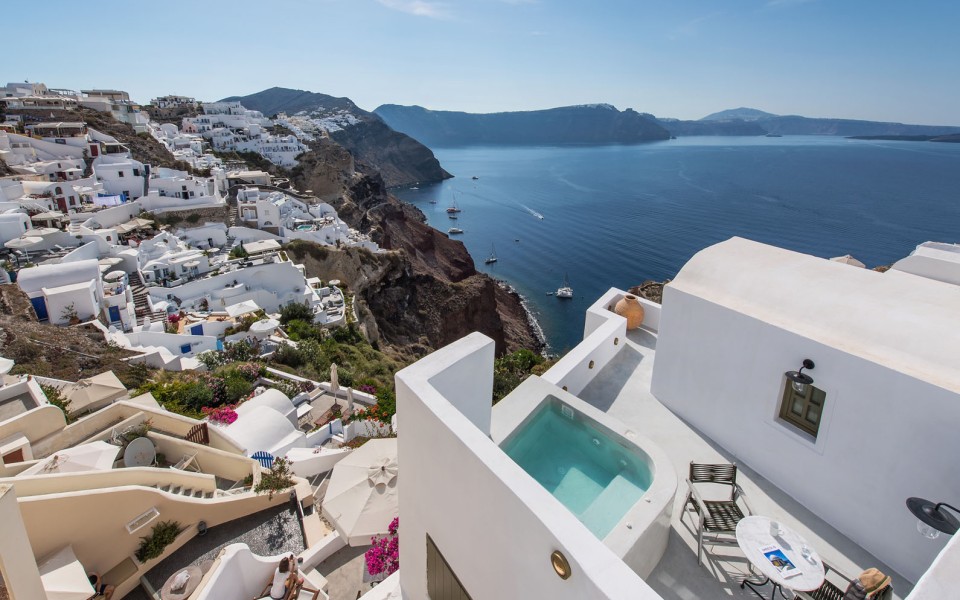 Rhenia’s Cave House & Prive Jaccuzzi & Caldera View