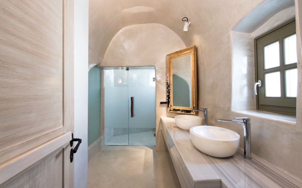 Rhenia’s Cave House & Prive Jaccuzzi & Caldera View